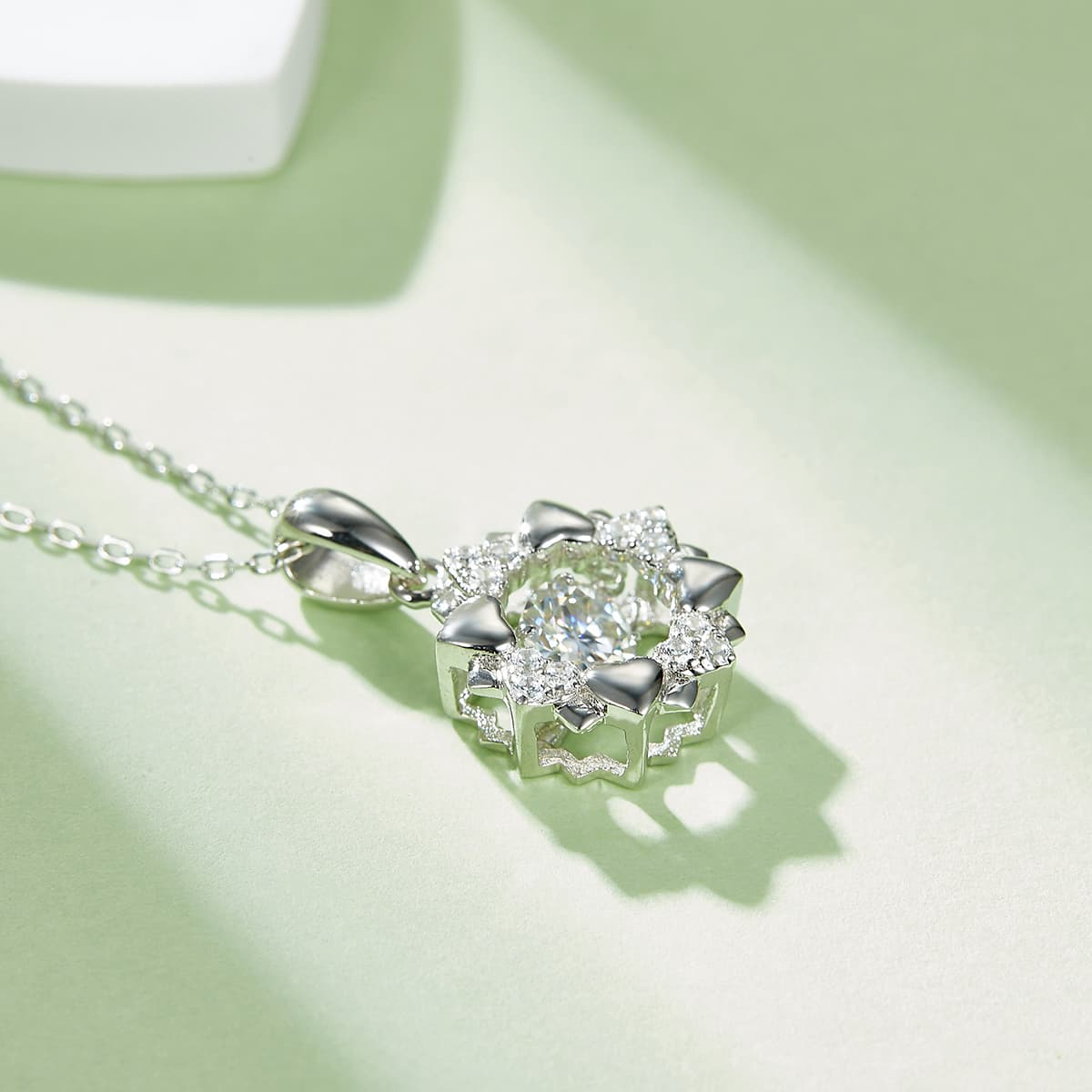 Collier Fleur Moissanite 0.5ct D VVS1 Argent 925 Plaqué Platine 45cm Coffret Cadeau