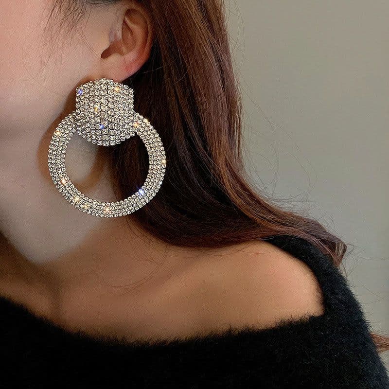Boucles d'oreilles rondes oversize, pavées de diamants brillants