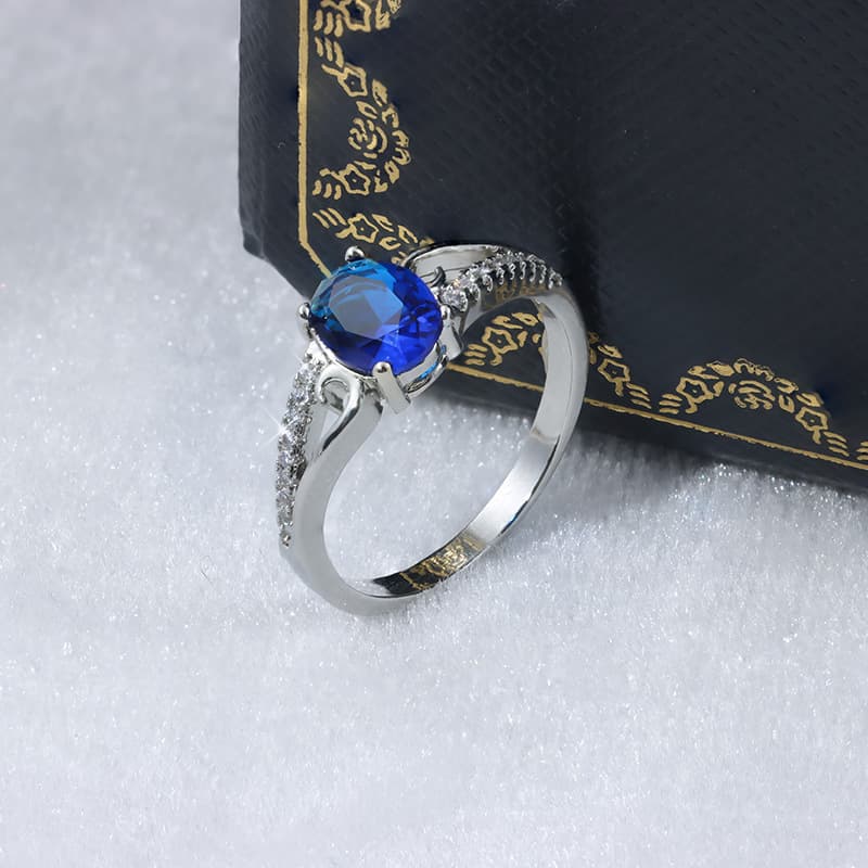 Bague Femme en Argent Élégante Finement Ouvrée