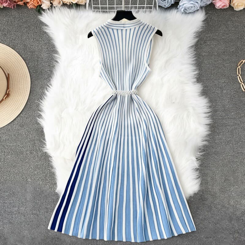 Ensemble femme : Robe-gilet en maille et ceinture perlée
