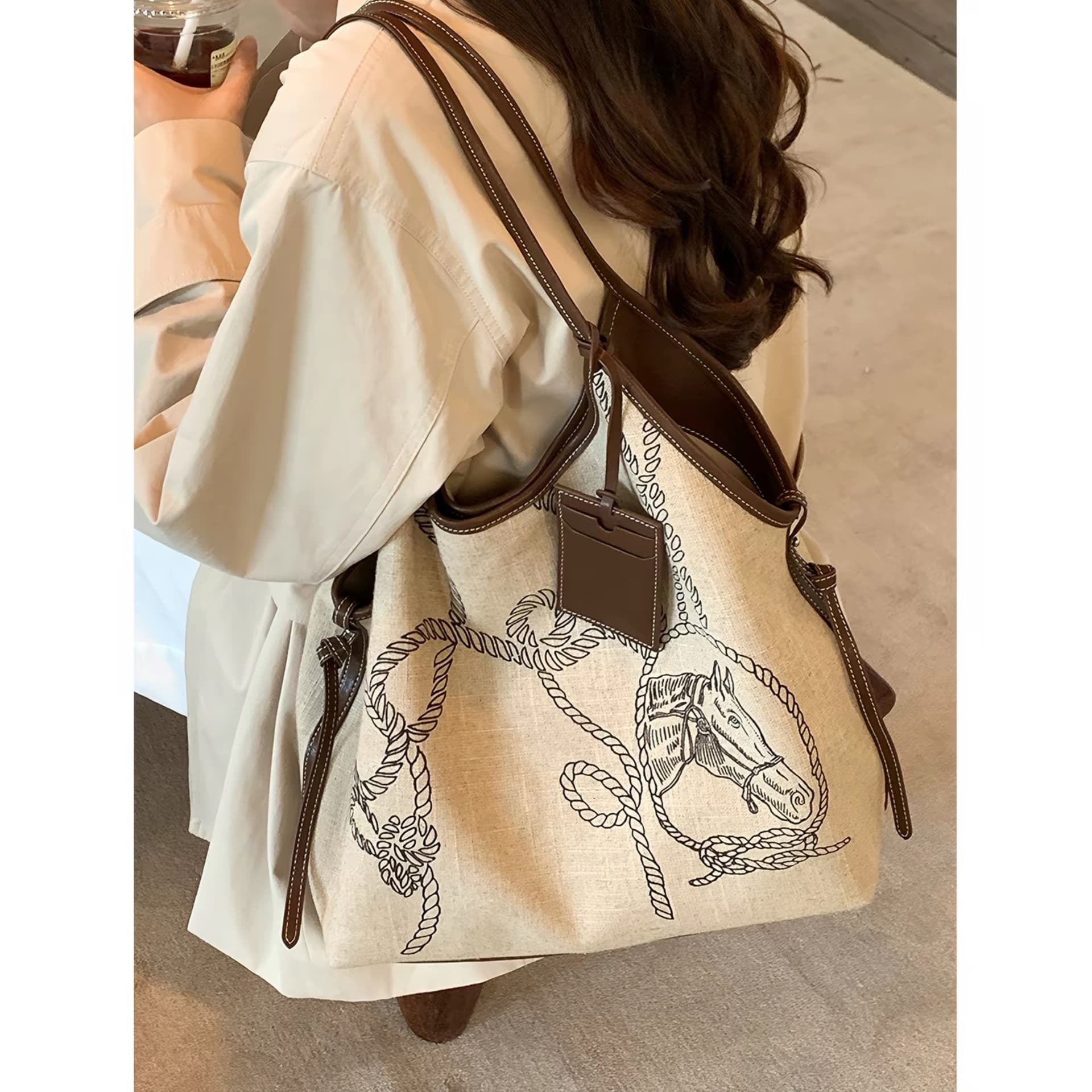Large-Capacity Minimalist Commuter Tote Bag