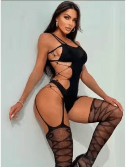 Ensemble Sexy : Body Ajouré Croisé, Lacé, Porte-Jarretelles & Bas Résille