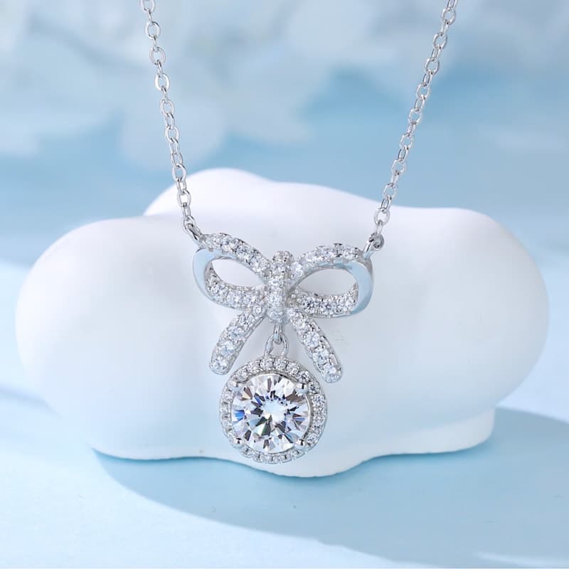 Collier Nœud Moissanite 1ct D VVS1 Argent 925 Plaqué Or Certifié GRA