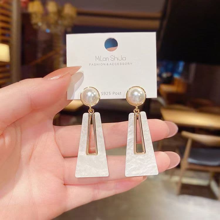 Boucles pendantes longues Été 2026, chic minimaliste
