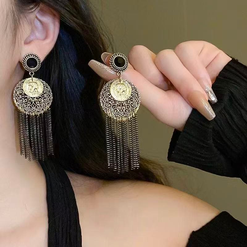 Boucles à franges portrait vintage, bijoux luxe style Insta