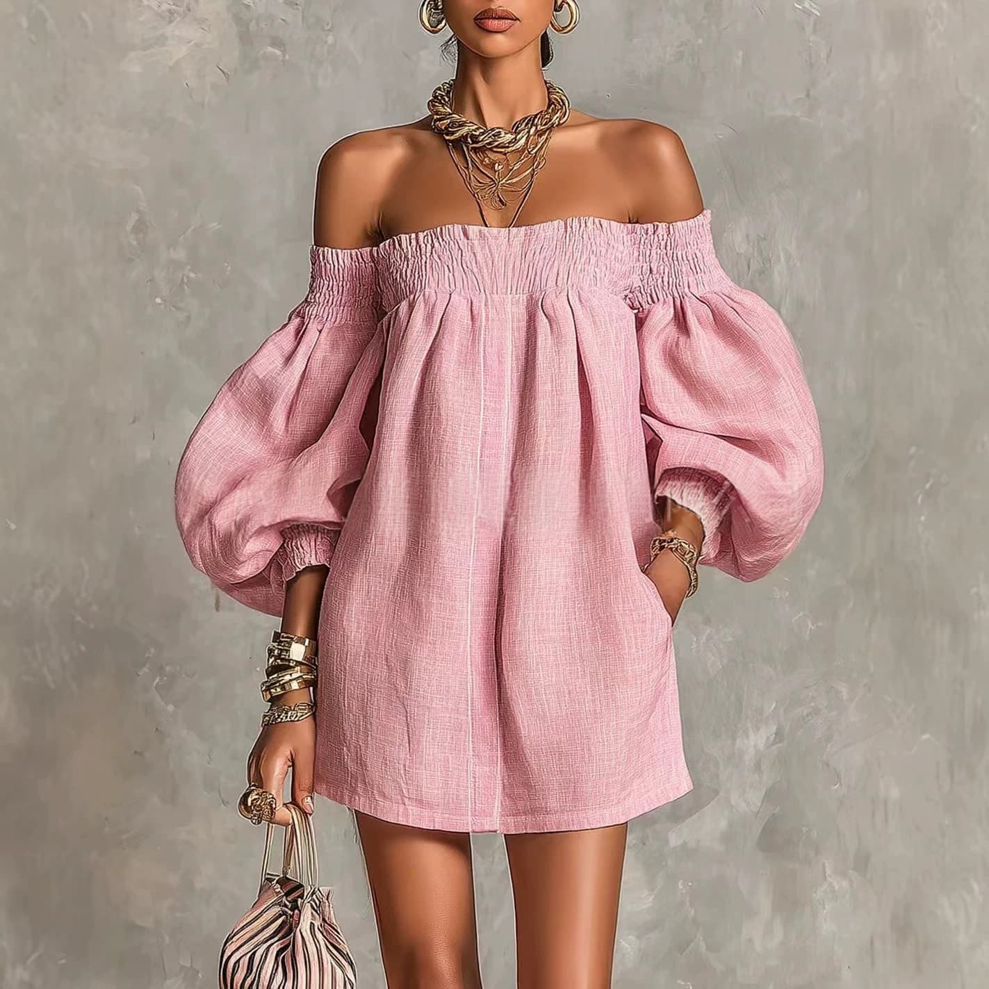 Mini-robe trapèze fluide à buste nu et manches lanternes
